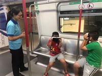 大使們更親身體驗虛擬實境遊戲