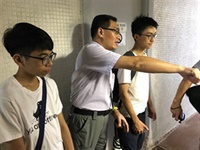 高級電氣督察林先生講解工作程序